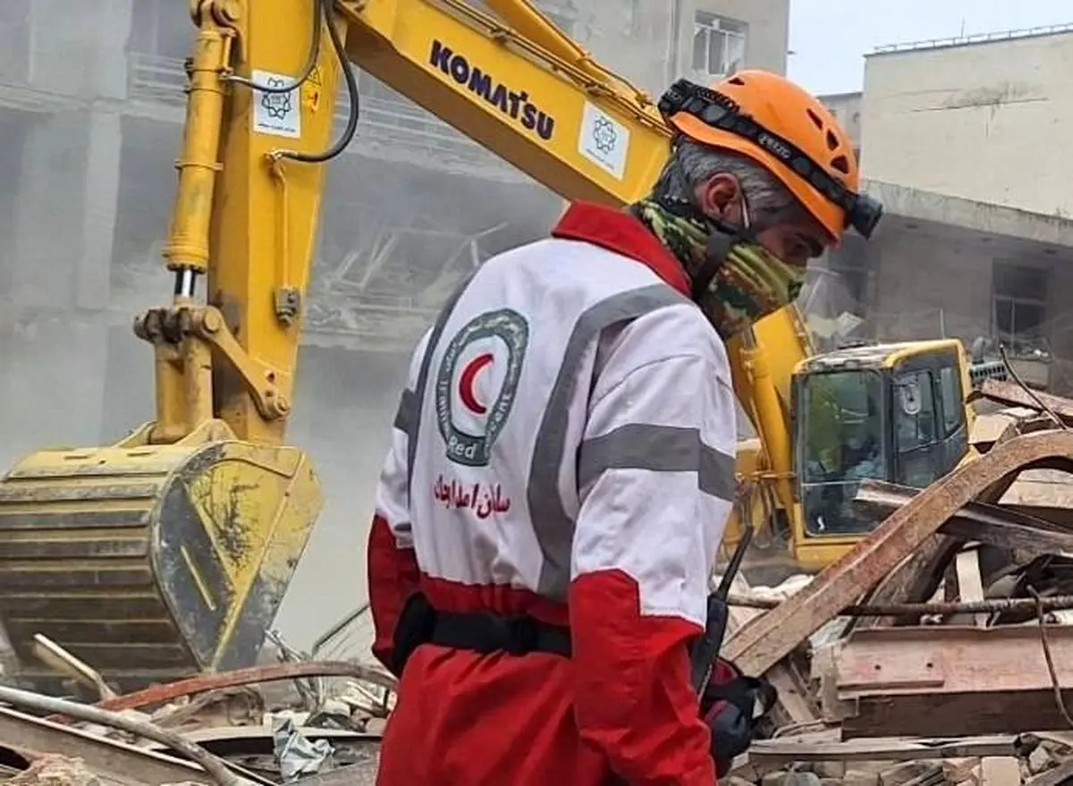 روایت یک امدادگر که زلزله بم، حادثه قطار نیشابور و جنگ این روزها را تجربه کرده/ خطر بمب و انفجار مجدد بیخ گوش امدادگران/ امدادرسانی کنار موشک ۲متری