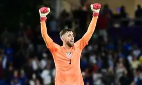 متفاوت ترین مراسم تعیین جنسیت در زمین فوتبال!/ ویدئو