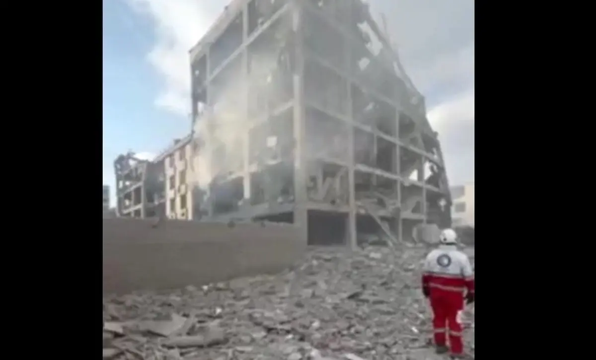 وسعت تخریب حملات هوایی دشمن به مناطق مسکونی محدوده رسالت در تهران/ ویدئو