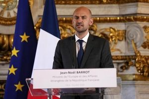 پاریس بار دیگر ایران را به بازگرداندن تحریم‌ها تهدید کرد