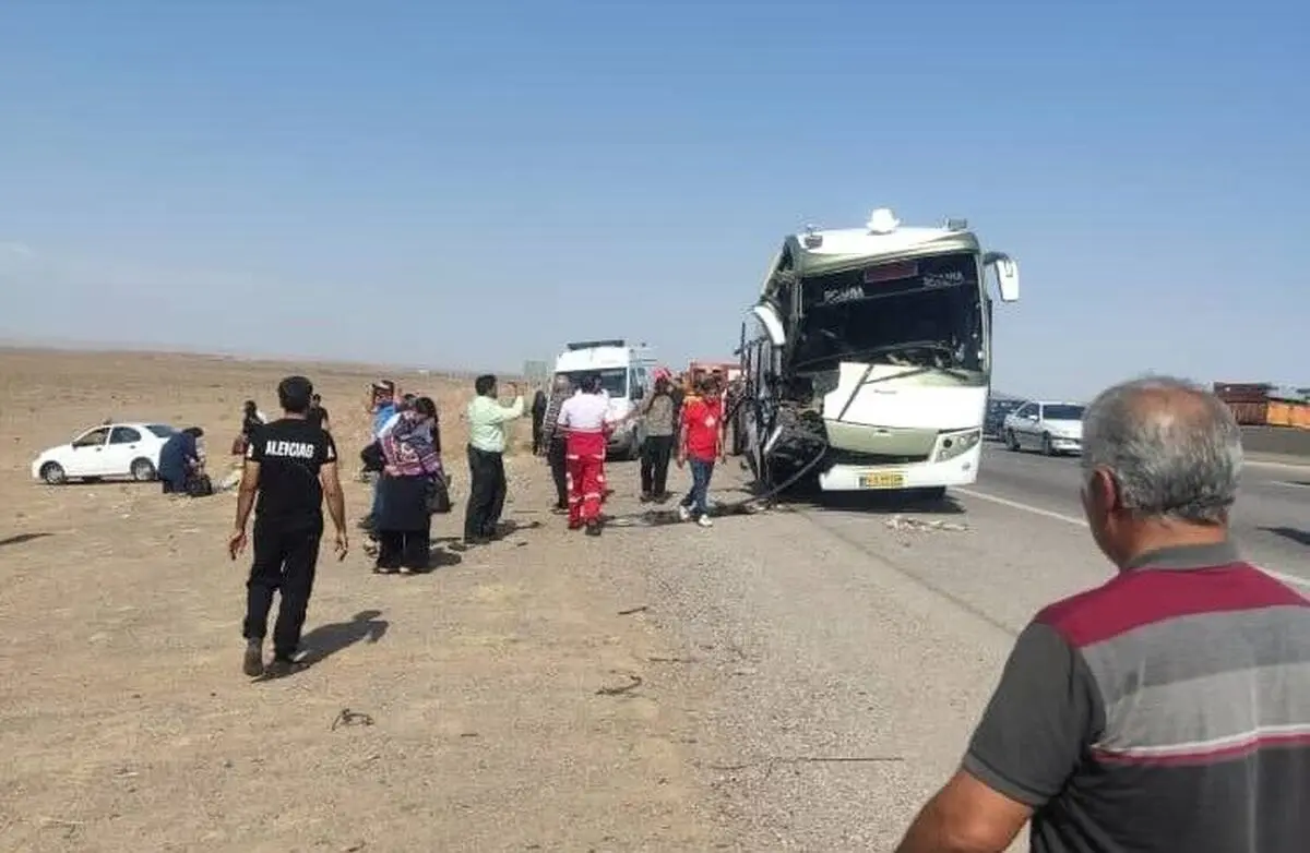 برخورد اتوبوس زائران کربلا با تریلر در آزاد راه ساوه-تهران، ۴۲ مصدوم برجای گذاشت

