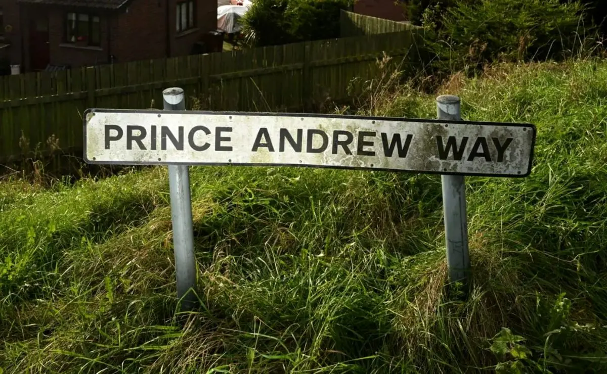  نام خیابان شاهزاده هم از او پس گرفته شد