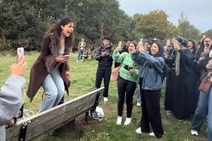 یک روند عجیب برای سلامت؛ دسته جمعی جیغ بزنید