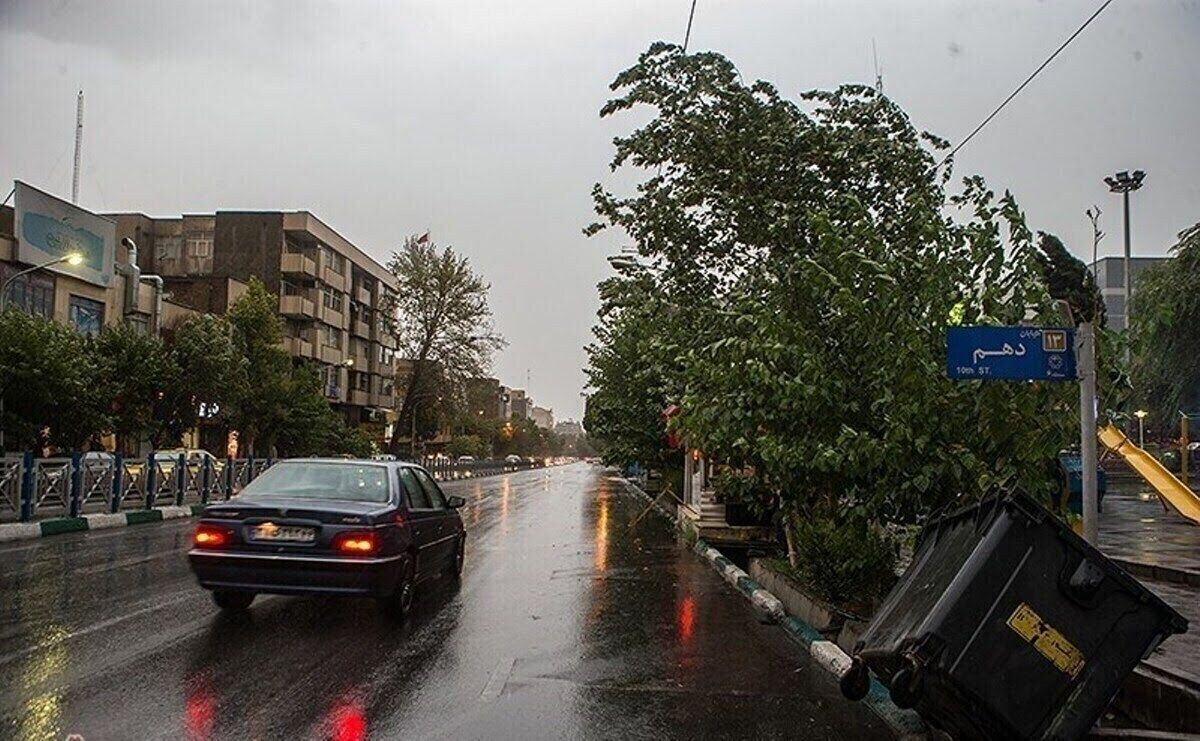  هواشناسی: توده‌های تندری در راه تهران؛ احتمال باران و وزش باد شدید 