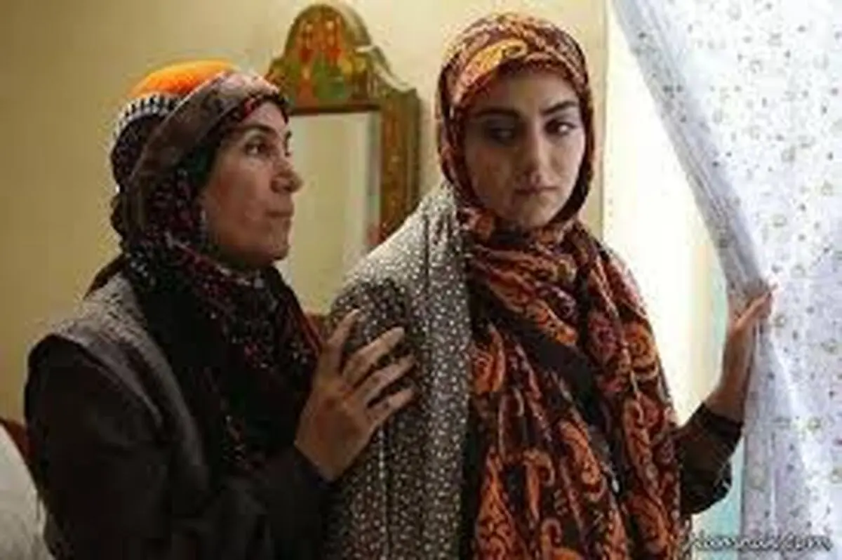 سفر زمان؛ عکس یادگاری «مارال، برزو و پدر سهند» در پشت‌صحنه سریال «آنام» 