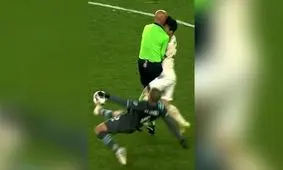 وقتی داور فوتبال در زمین مصدوم می شود! /ویدئو