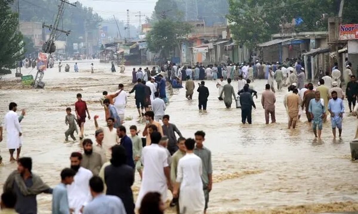 بیش از ۱۰۰۰ کشته در سیل پاکستان/ درخواست کمک‌ های بین المللی