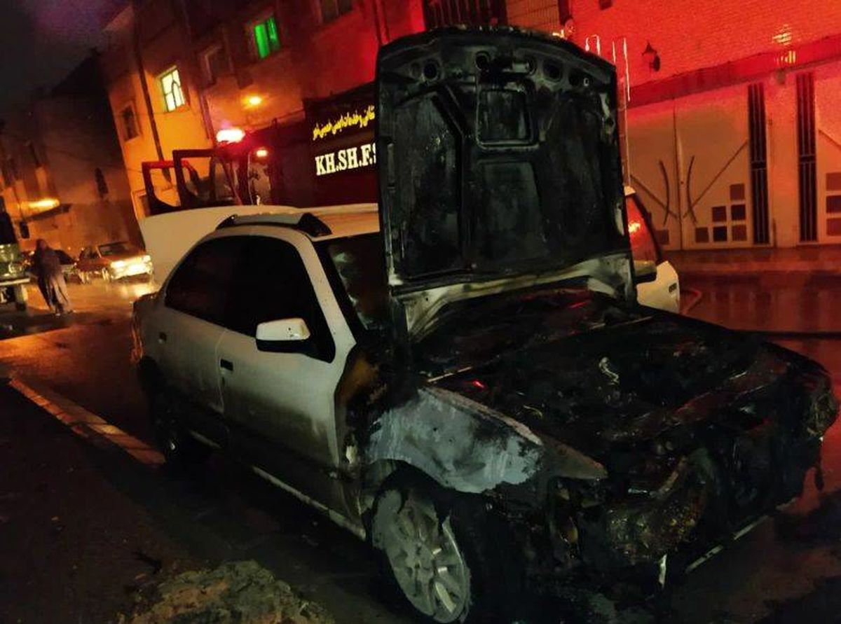 آتش گرفتن خودروی سمند در خمینی شهر