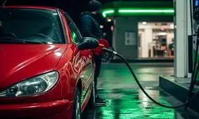 افزایش قیمت بنزین، تورم را کاهش می‌دهد؟ / مخاطبان خبرفوری مخالفند!