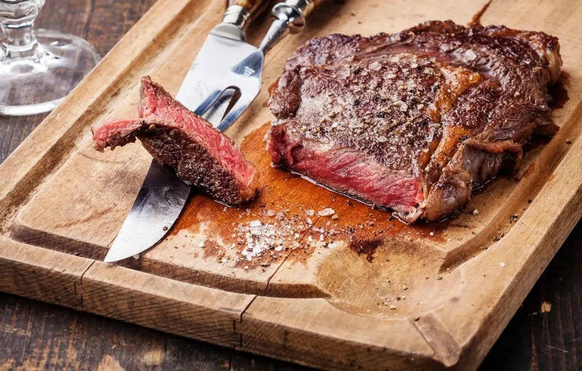 چرا آشپزهای ماهر از سرخ کردن معکوس استفاده می کنند؟ 