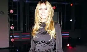 هایدی کلوم؛ زنی که طلا شد | مجری مشهور مراسم قرعه‌کشی جام جهانی کیست؟