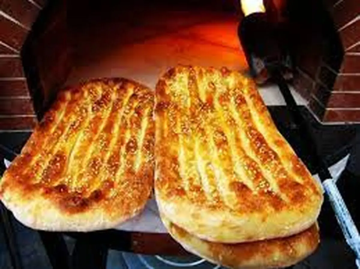 ازسرگیری پخت نان بربری در صبح رمضان در ماکو