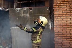 آتش سوزی مهیب در کارگاه مواد اشتعال زا در چهاردانگه