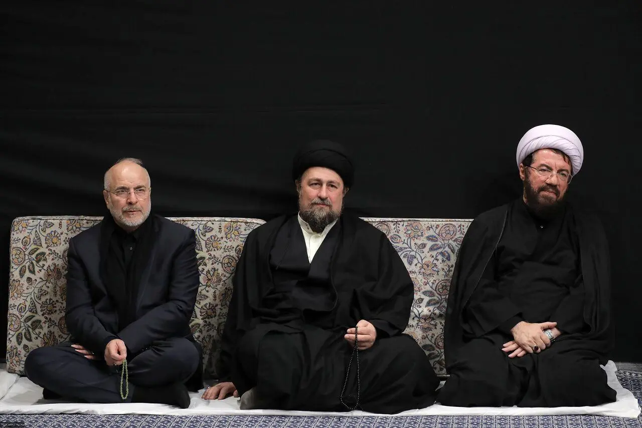 تصاویری از عزاداری در حسینیه امام خمینی/ لاریجانی و قالیباف هم بودند/ تیپ متفاوت سردار قاآنی/ نقدی هم آمد
