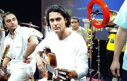 کنسرت محمدرضا گلزار در ۲۵ سال پیش/ ویدئو