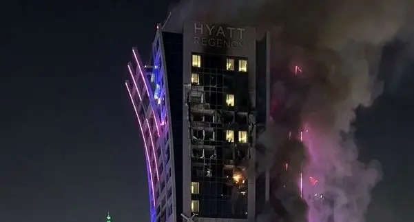 سومین روز از پاسخ نظامی ایران به حملات آمریکا و اسرائیل/ قرارگاه مرکزی خاتم‌الانبیا خبر شکار جنگنده آمریکایی را تایید کرد/ برخورد موشک ایرانی به هتل ریجنسی ریاض/ هدف قرار گرفتن سفارت آمریکا در کویت/ حمله به شرکت آرامکو عربستان