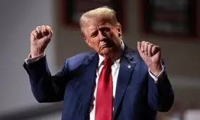 رقص ترامپ با آهنگ محبوبش روی ناو/ ویدئو

