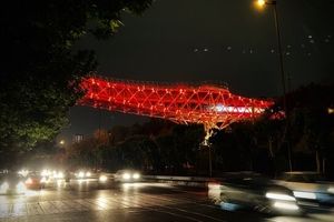 پل طبیعت امشب به رنگ قرمز درمی‌آید