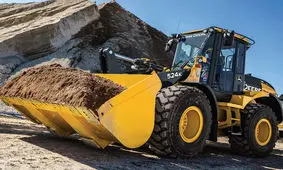 طناب‌ بازی جالب لودرها/ ویدئو