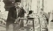 سفر به ایران قدیم؛ عکس یادگاری مظفرالدین شاه و پسرش با بزهای کوهی 