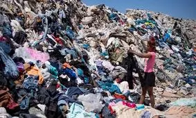 کوه لباس های فروش نرفته دنیا در بیابانی در شیلی/ عکس