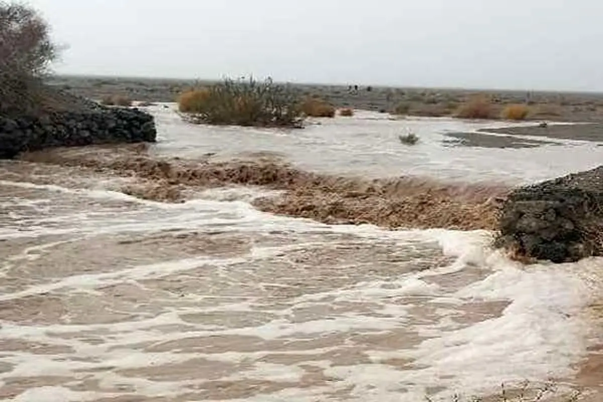 سیلاب در شاهرود و میامی و گرفتار شدن مسافران