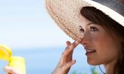 ضد آفتاب چند ساعت باید روی پوست بماند؟