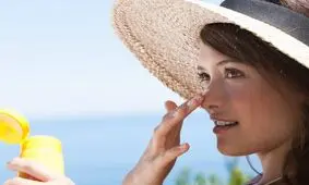 ضد آفتاب چند ساعت باید روی پوست بماند؟