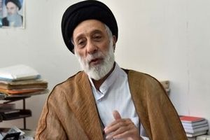 هادی خامنه‌ای: «رکورددار» روزنامه‌های توقیف‌شده هستم/ خداوند، «معجزه‌ اینترنت» را به ما داده است/ اگر در حضور جمع اشتباه کردید در جمع اعتراف کنید نه در خانه توبه کنید