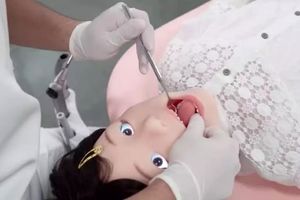 رباتی که واکنش کودکان به درمان دندانپزشکی را شبیه سازی می‌کند/ ویدئو