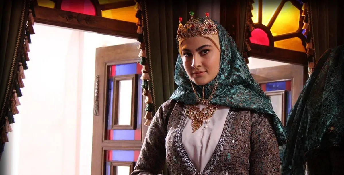 سفر در زمان؛ «فخری» سریال بانوی عمارت در 25 سالگی؛ سال 1402