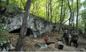 کشف غاری که در آن گوشت انسان می خوردند 