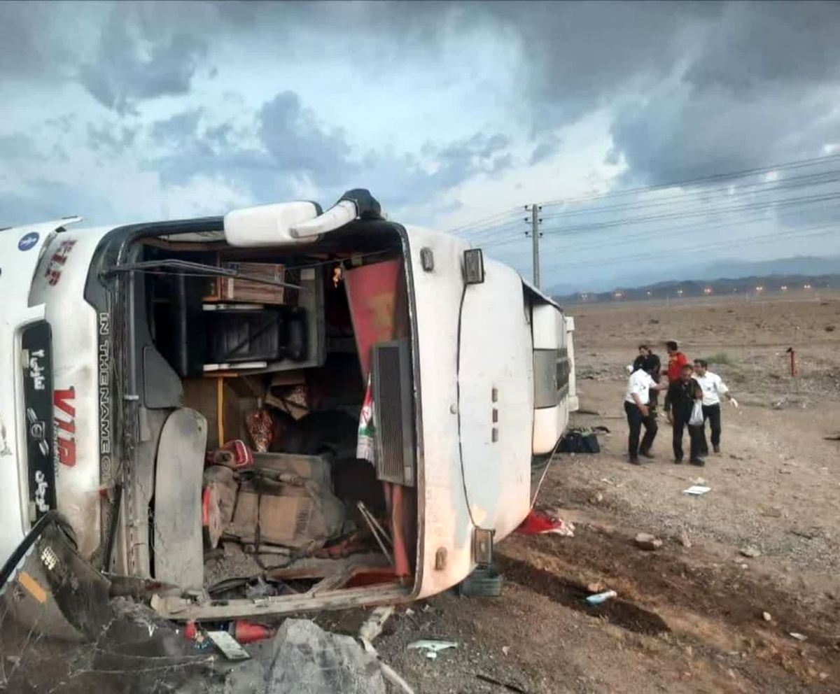 واژگونی اتوبوس قوچان - تهران در سمنان