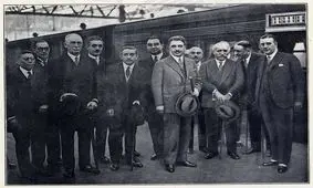 عبدالحسین تیمورتاش در مترو لندن

