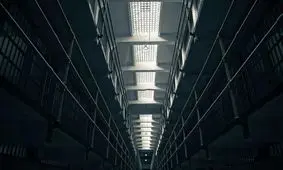 فرار هالیوودی از زندانی در کومور انجام شد