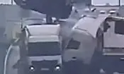 پرتاب یک خودرو به هوا در تصادف دو کامیون در لهستان