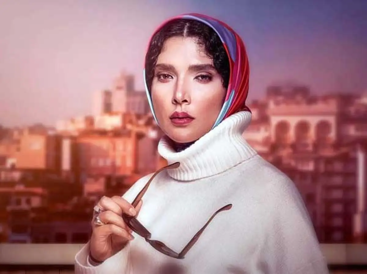 سفر در زمان؛ «سارا رسول‌زاده» در حال خوردن گوجه روی صحنه تئاتر؛ 9 سال قبل 