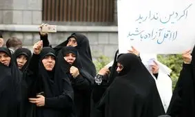 تعداد بسیار کم تجمع کنندگان مدافع قانون حجاب به روایت یک نماینده/ مثل کارتن خواب ها آمده بودند/ مگر رهبری نفرمودند مسائل اقتصادی اولویت باشد؟

