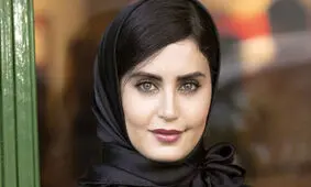 سفر زمان؛ تیپ و چهرۀ «الناز شاکردوست» در مراسم جشن حافظ؛ سال 99 