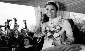 فرح پهلوی در نوجوانی