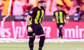 کریم بنزما در خانه خدا/ ویدئو

