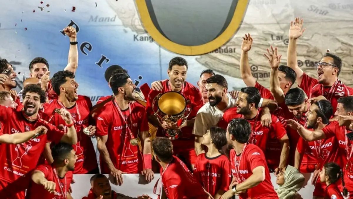 جای خواب جدید بیرانوند با جام قهرمانی