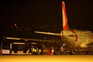 فرار مسافران حین فرود اضطراری هواپیما در اسپانیا