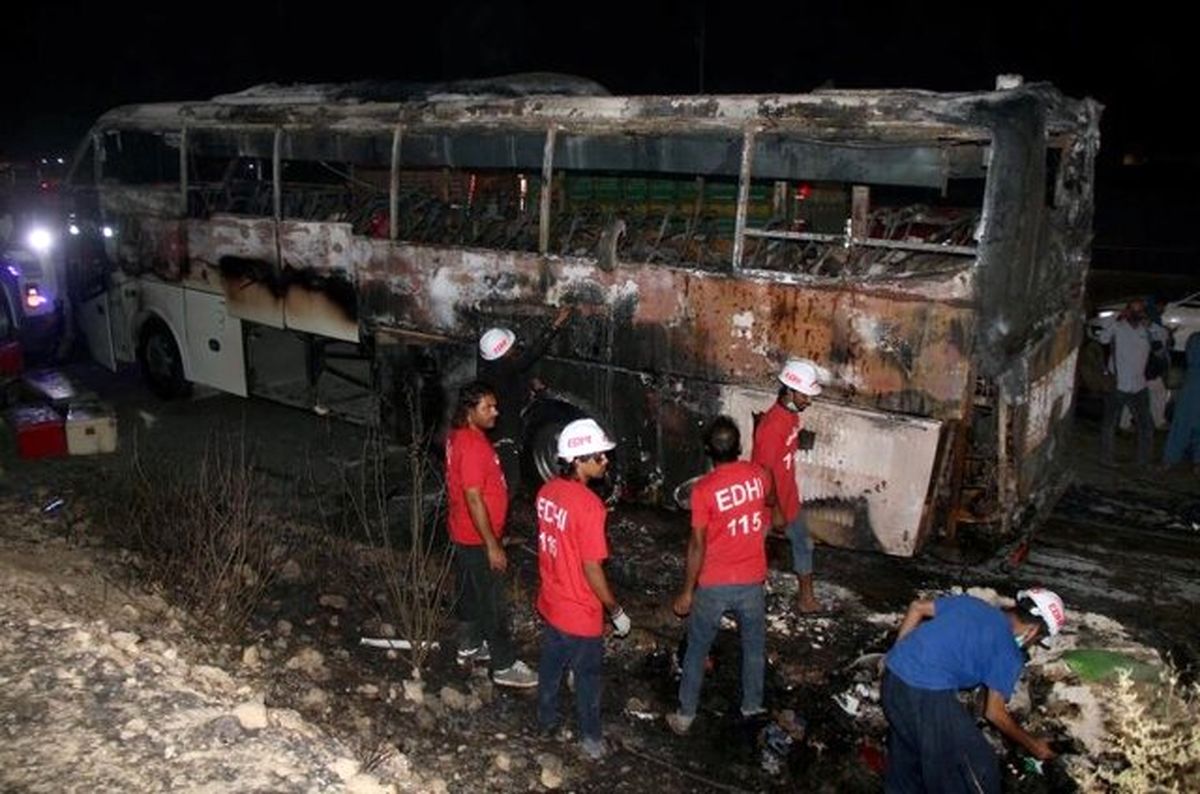 فوت ۱۸ تن در حادثه حریق اتوبوس حامل سیل‌ زدگان در پاکستان