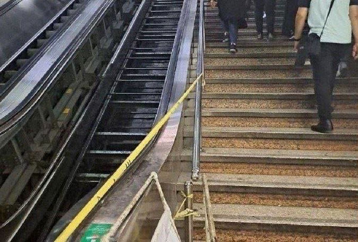 ۴ مصدوم در حادثه سقوط از پله برقی مترو امام خمینی(ره)/ دلیل سقوط تعدادی از مسافران از پله‌برقی اعلام شد
