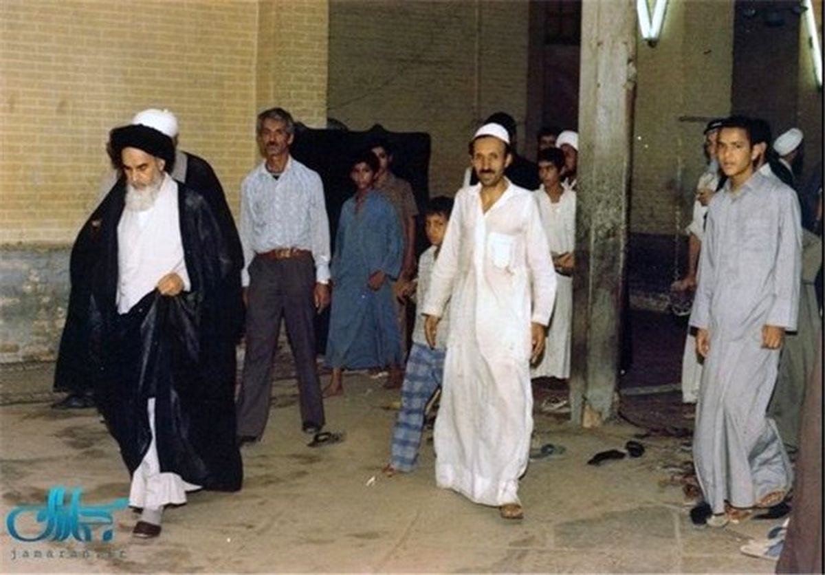 پس از ورود امام به نجف، اولین عالمی که به دیدار آمد که بود؟