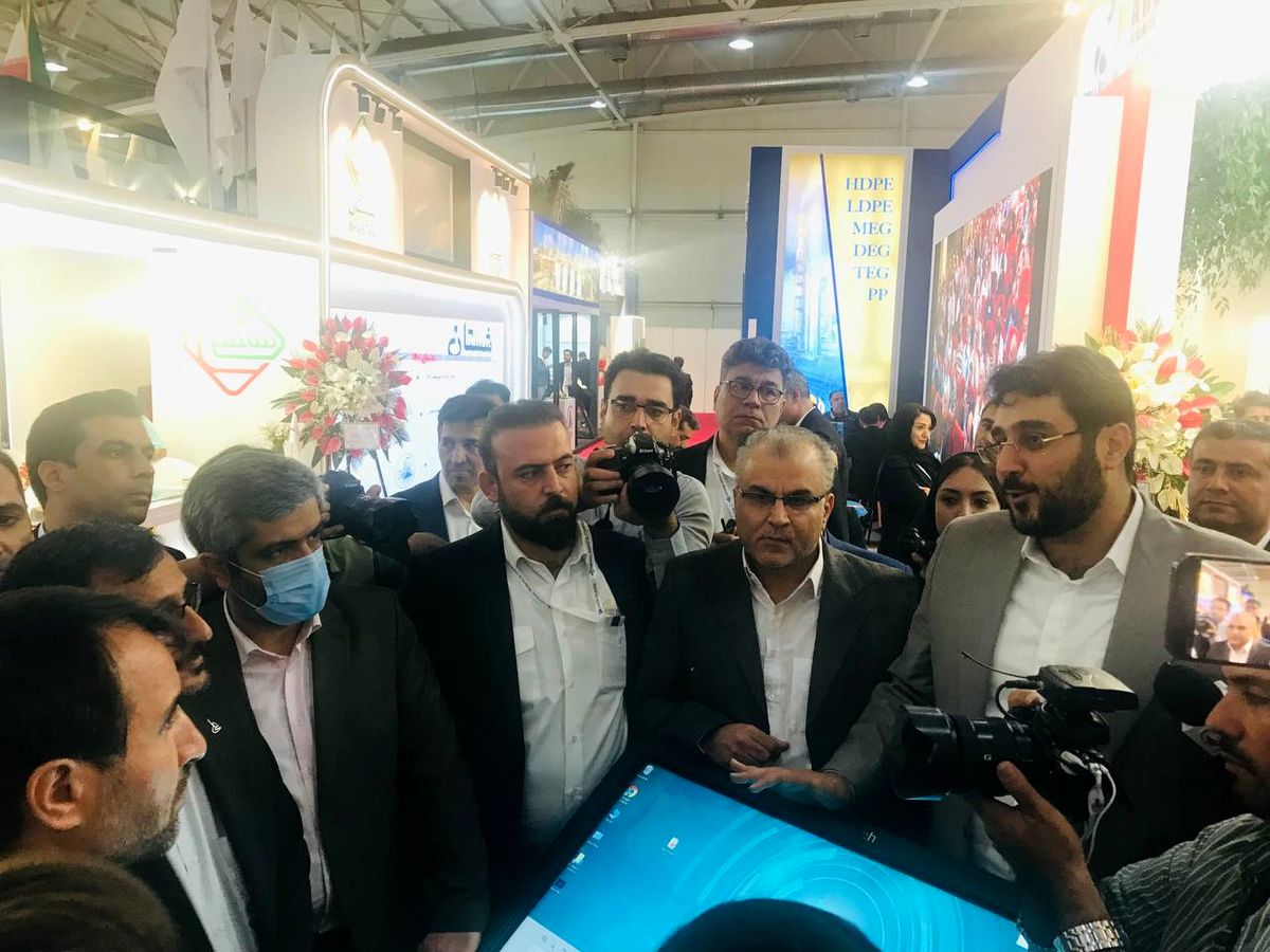 استقبال خیره کننده شرکت هاى و فعالان اقتصادی ایرانى، خارجى و بازدیدکنندگان از غرفه شرکت پتروشیمى مارون در نمایشگاه نفت، گاز و پتروشیمى/ ویدئو