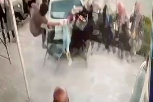 تصادف خودرو با عابران در شیراز با ۱۰ مصدوم/ ویدئو