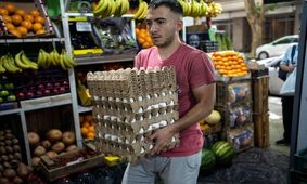 چرا آرژانتین در حال تجربه تورم ۲۰۰ درصدی است؟/ مردم دست به دعا شده‌اند!

