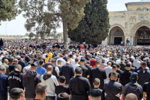 اقامه نماز جمعه توسط ۱۳۰ هزار فلسطینی در مسجدالاقصی

